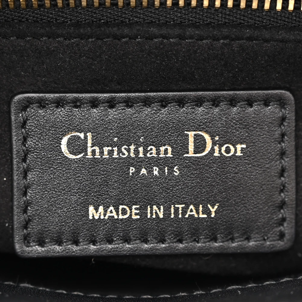 Superfake Handbags That Look and Feel Original1:1High-quality replica