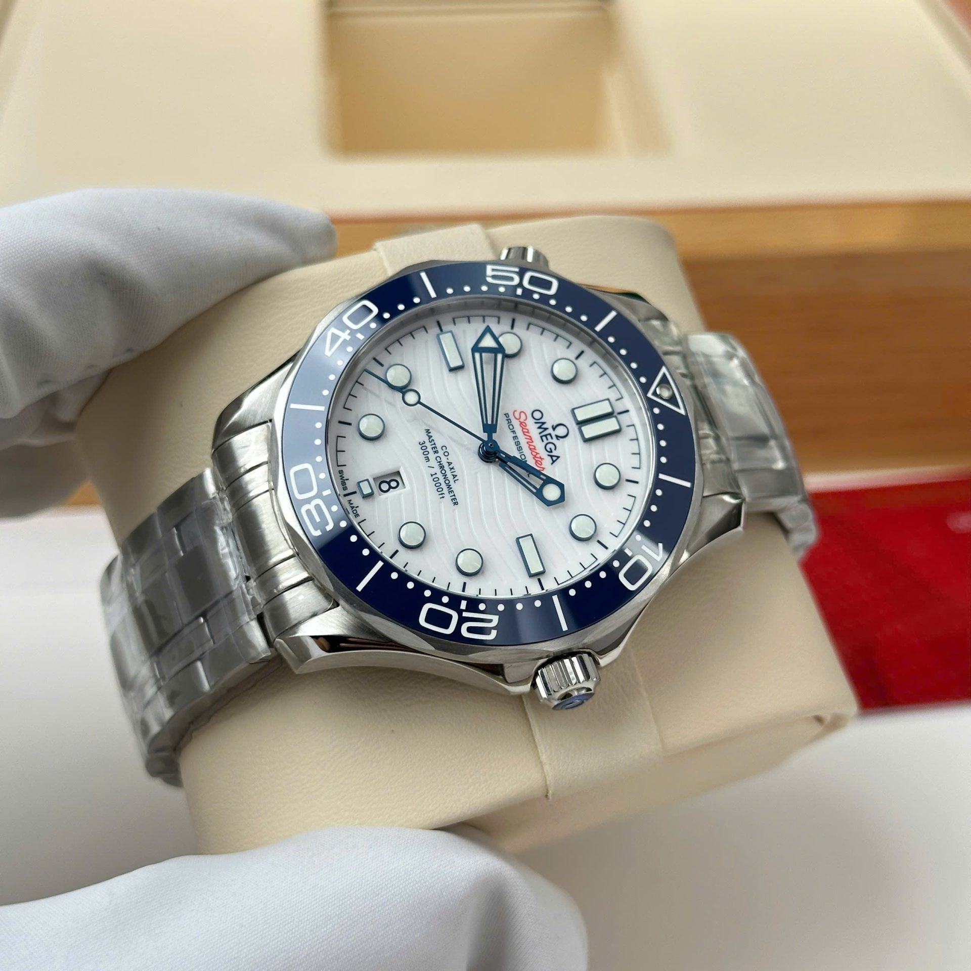 Omega Seamaster Diver 300M Luxury Fake Watches White Dial Automatic Movement VS Factory 42mm - Top club