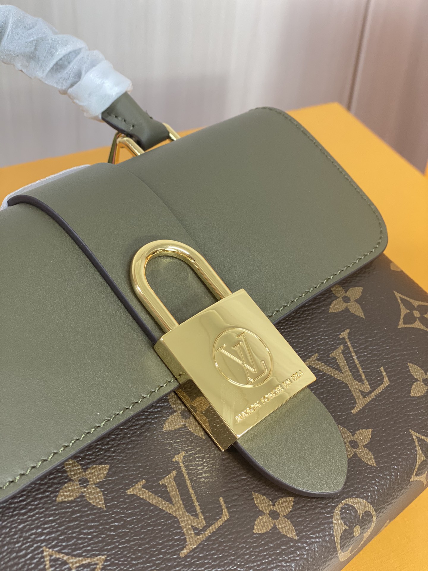 Louis Vuitton Locky BB M447971:1High-quality replica