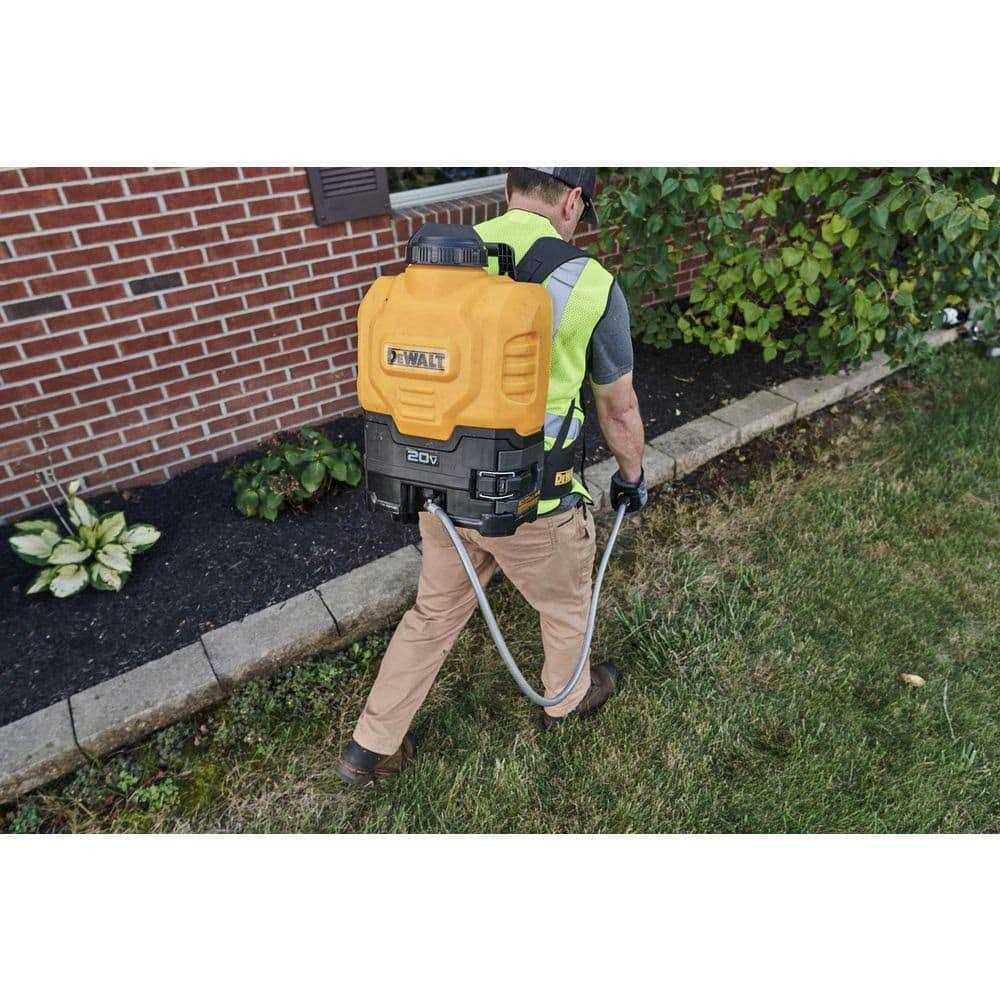 DEWALT Backpack Sprayer, 4 Gallon, 20V MAX Lithium-Ion Powered - 190742 - Image 3 DEWALT Backpack Sprayer, 4 Gallon, 20V MAX Lithium-Ion Powered - 190742 - Image 3
