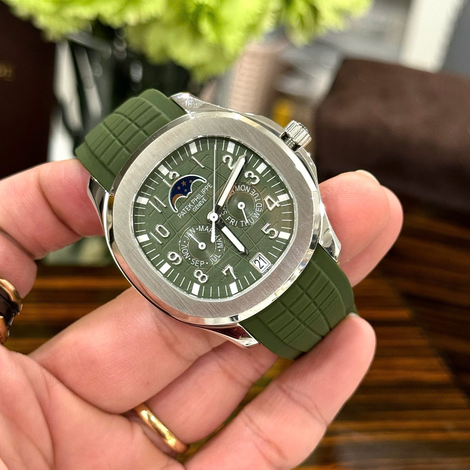 Patek Philippe Aquanaut 5261G Best Replica Watches Green Dial Rubber Strap 40mm - Top club