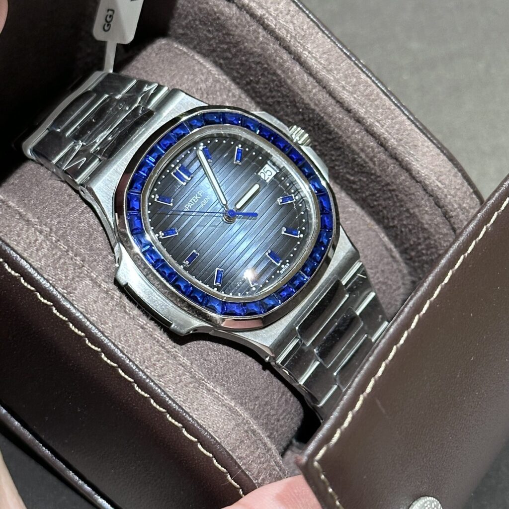 Patek Philippe Nautilus 5723 Replica Watches Custom Benzel Sapphire Blue 40mm - Top club