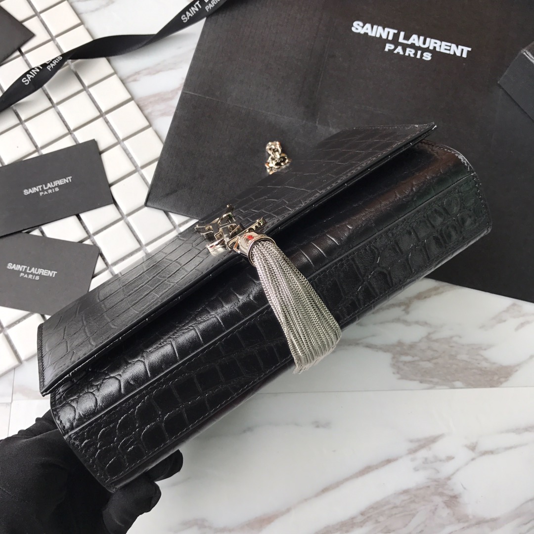 MONOGRAM CHAIN WALLET IN CROCODILE EMBOSSED SHINY LEATHER1:1High-quality replica