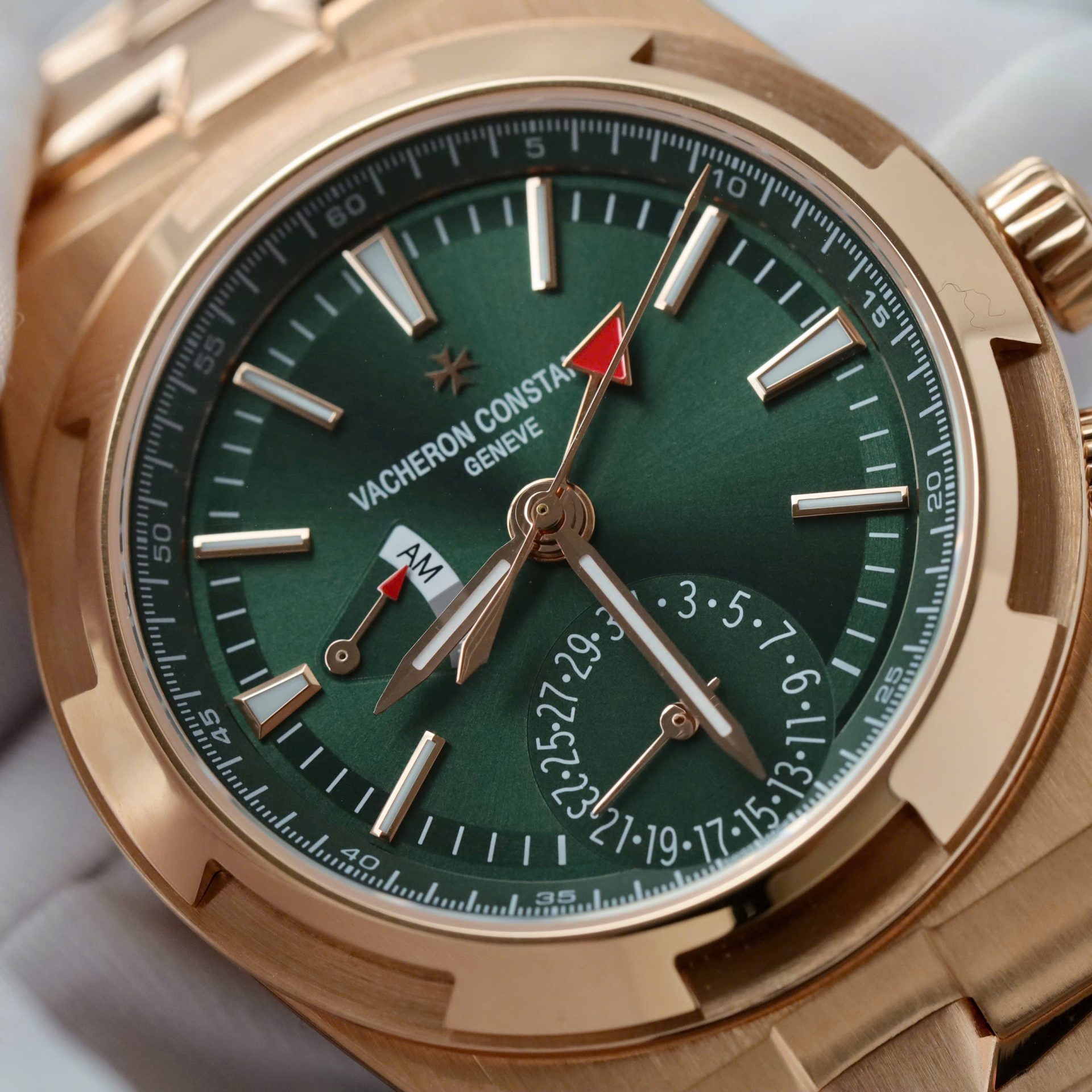 Vacheron Constantin Overseas Dual Time 7920V Replica Watch Dial Green 41mm - Top club