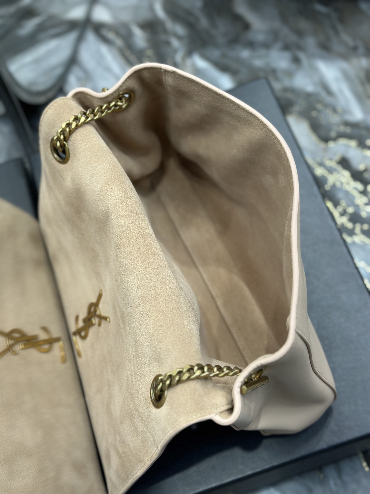 KATE MEDIUM REVERSIBLE CHAIN BAG IN SUEDE AND SMOOTH LEATHER1:1High-quality replica