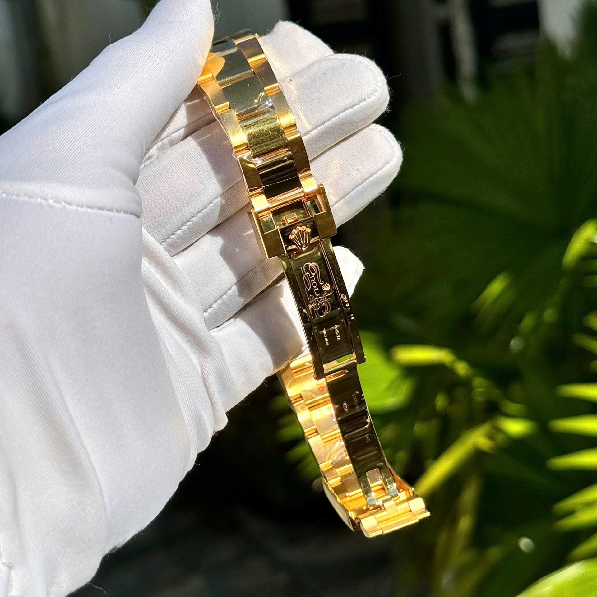 Rolex Daytona Rainbow Replica Watch 18K Gold Wrapped Customs Moissanite   Gemstones 40mm - Elite Watch Atelier