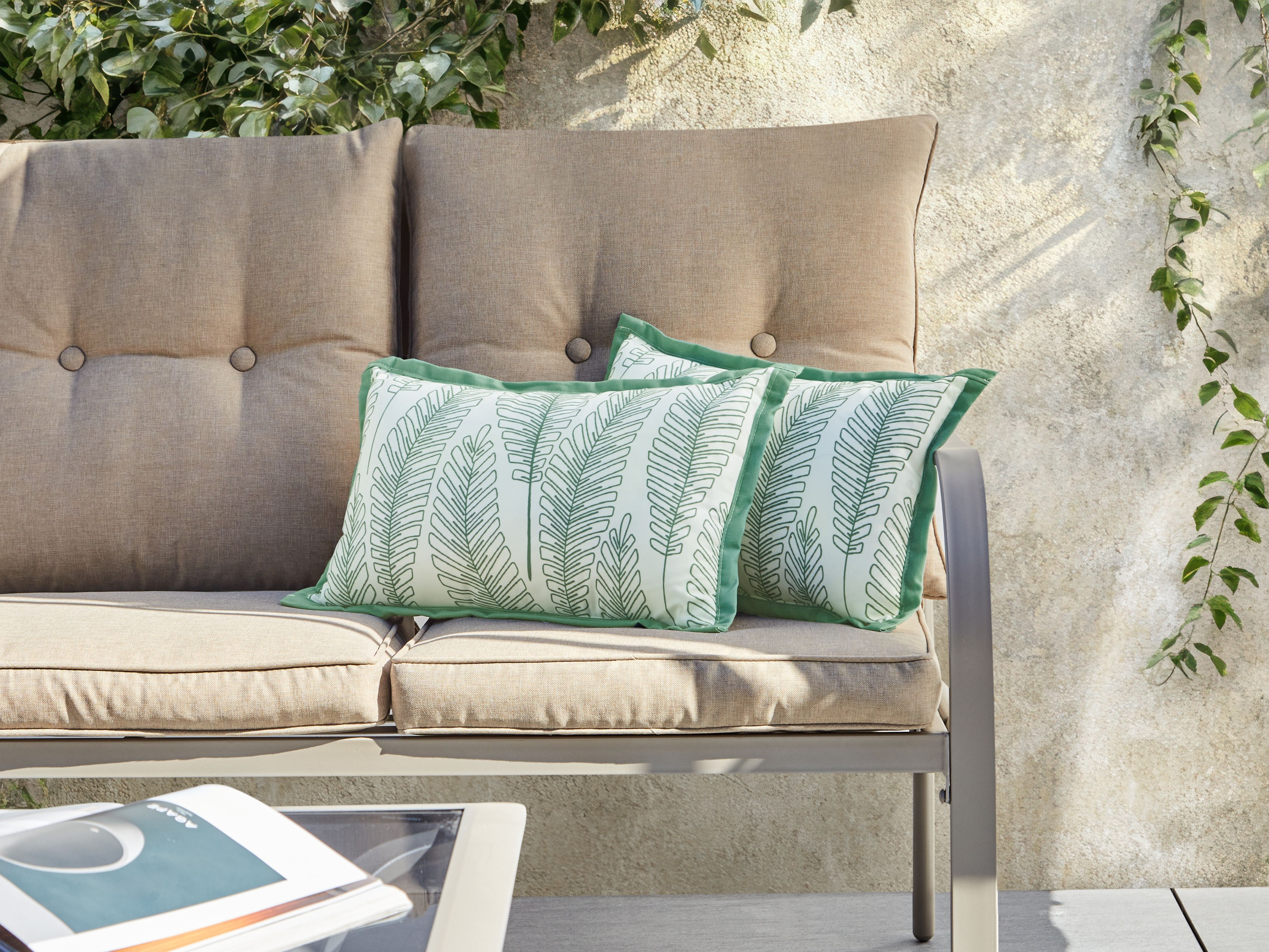 Set of 2 Outdoor Cushions MEADOW Plant Pattern 30 x 50 cm Green
