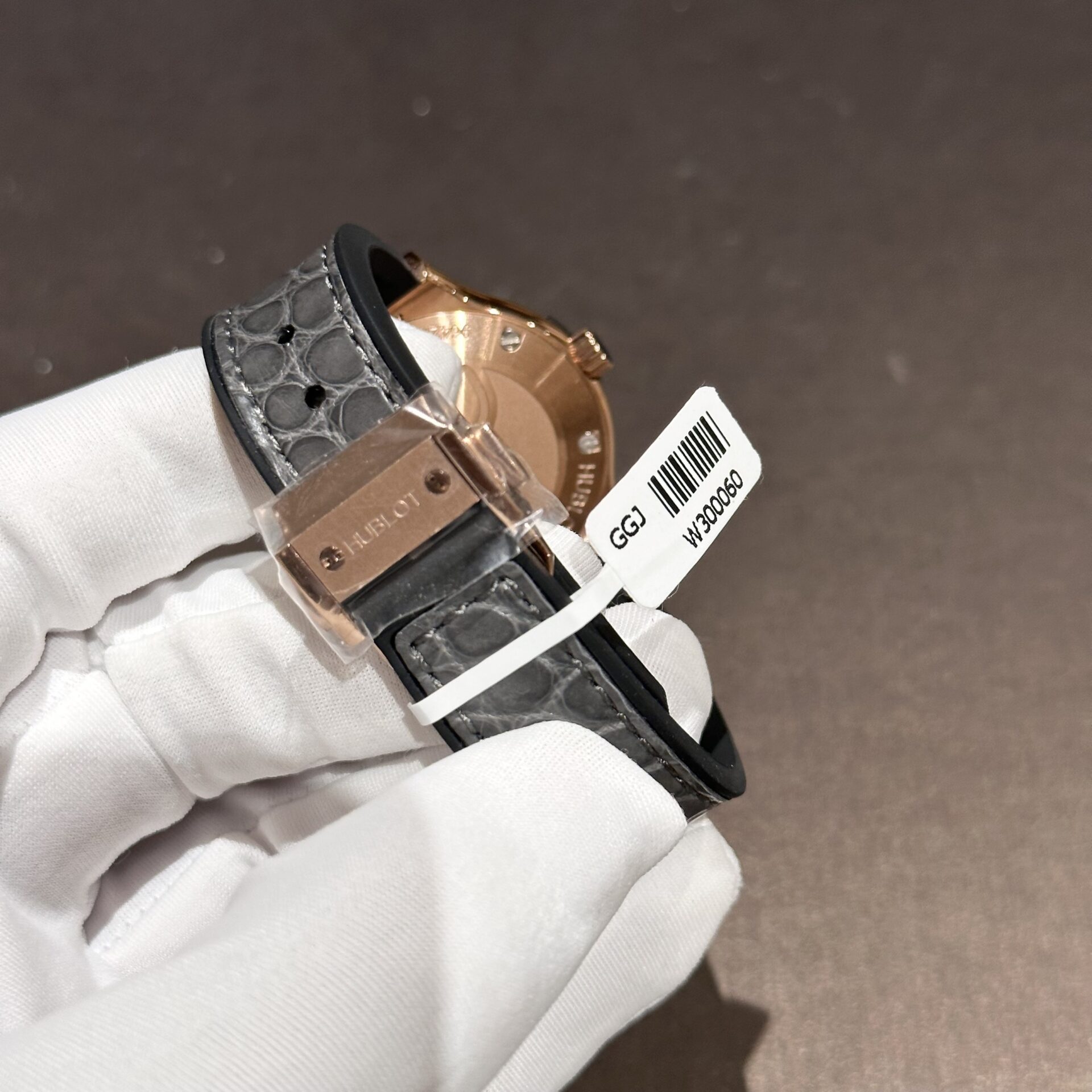 Hublot Women s Replica Watch With Moissanite Diamond 33mm - Top club