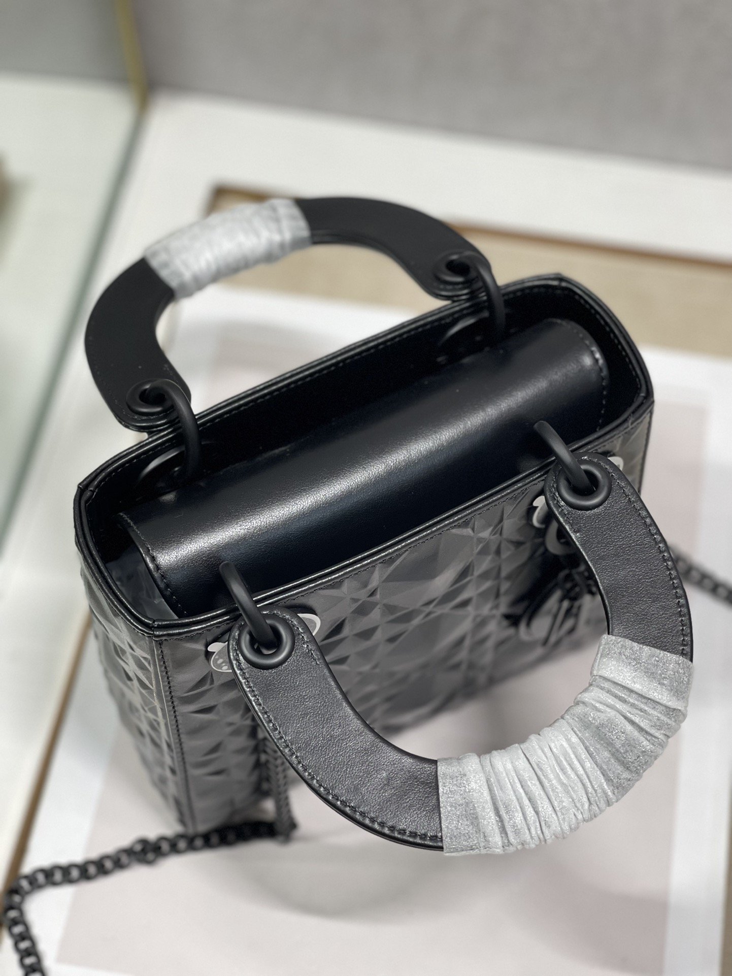 Christian Dior Mini Lady Dior Bag Cannage with Beaded Motif, Black, For Women Women’s Handbags, Crossbody Bags, 17cm CD M0505SNEA_M9001:1High-quality replica