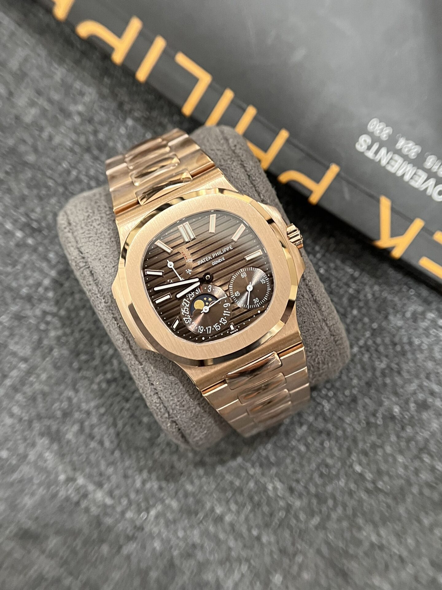 Patek Philippe Nautilus 5712R Replica Watch Rose Gold Chocolate Dial 40mm - Elite Watch Atelier
