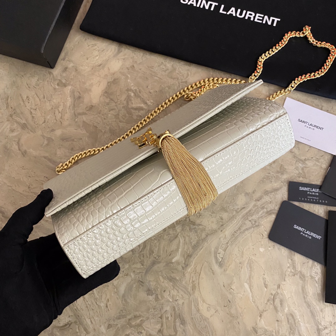 MONOGRAM CHAIN WALLET IN CROCODILE EMBOSSED SHINY LEATHER1:1High-quality replica
