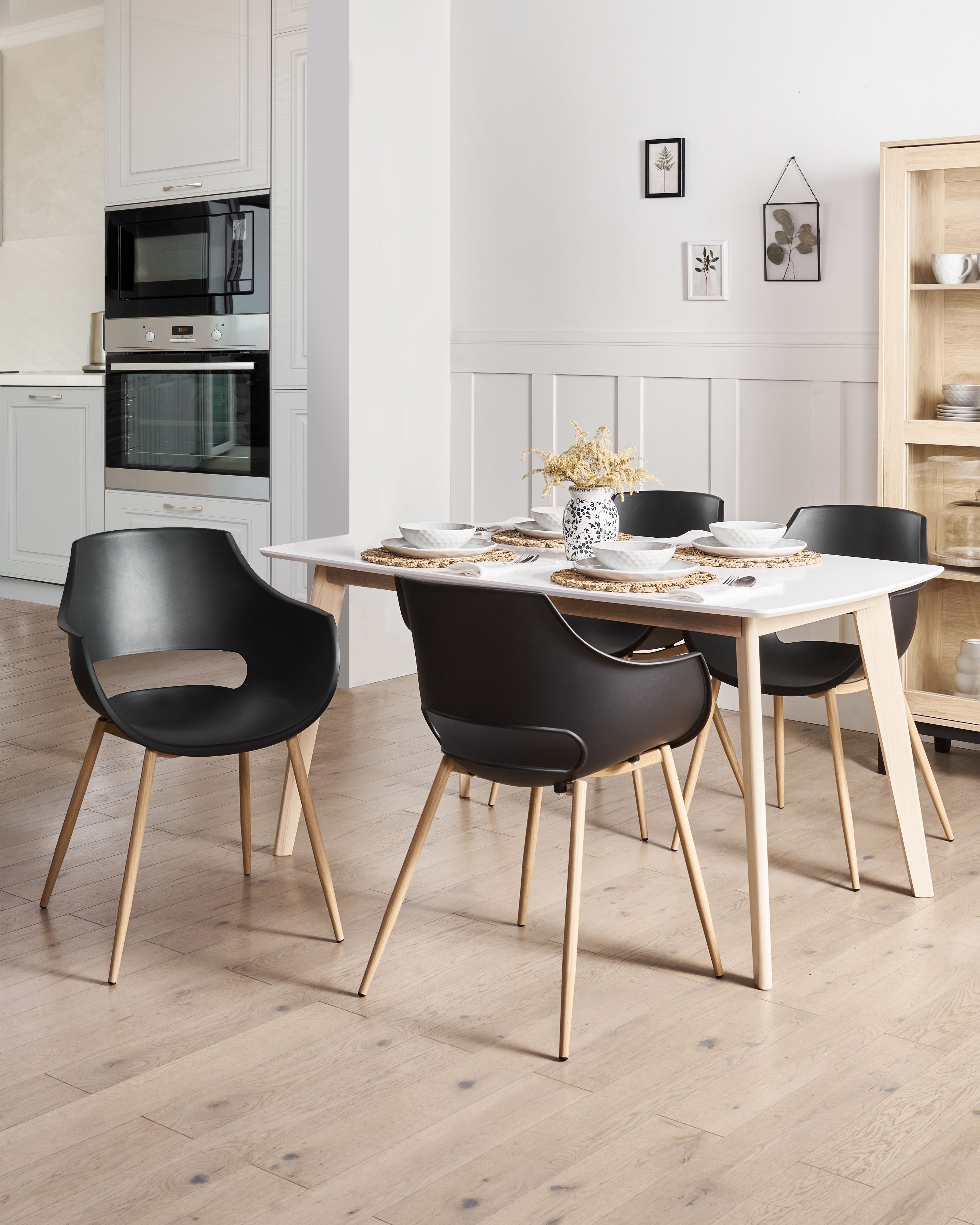 Set of 4 Dining Chairs MILLERS Black