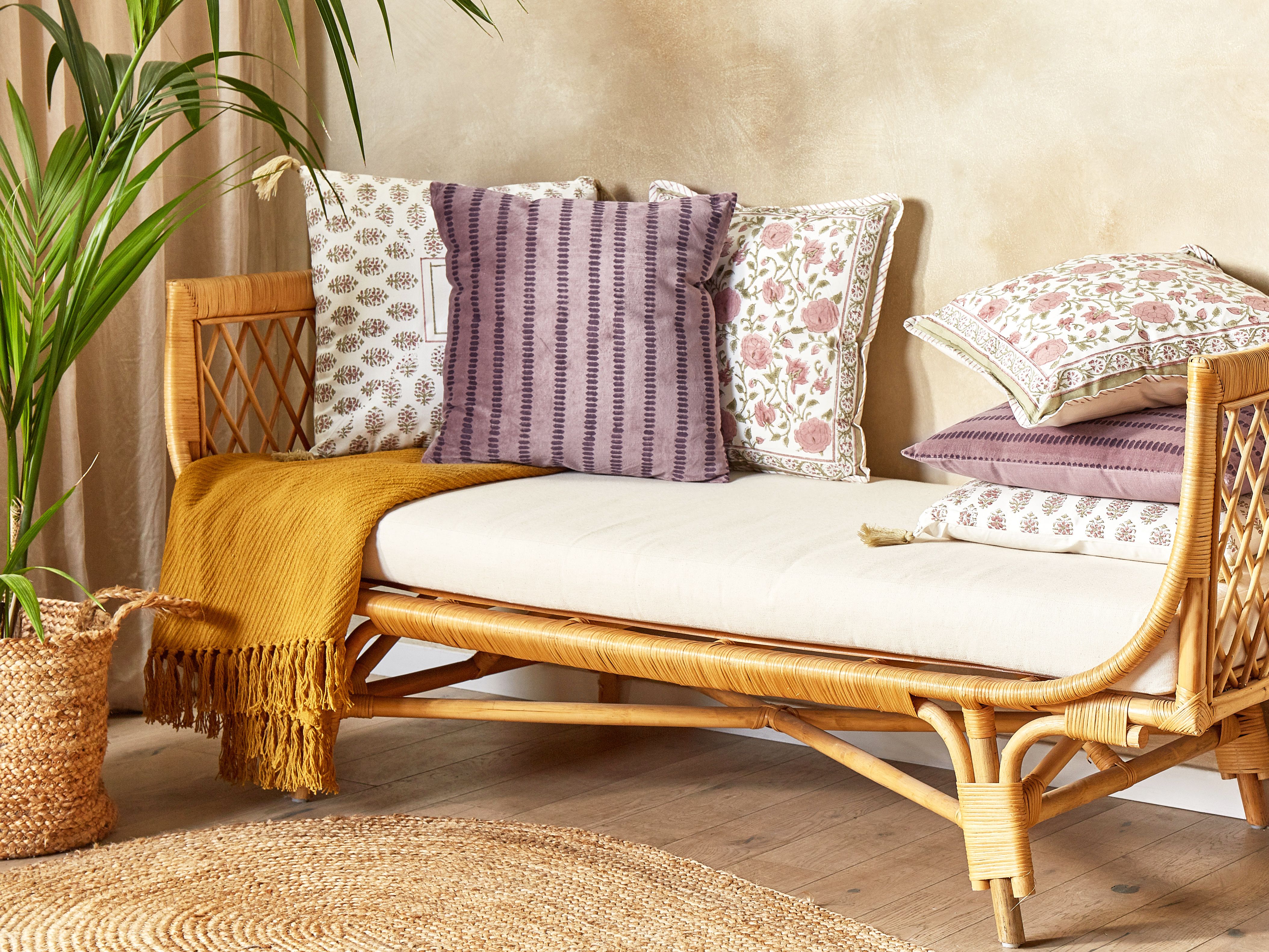 Set of 2 Decorative Cushions AGAPANTHUS Velvet 45 x 45 cm Pink Striped