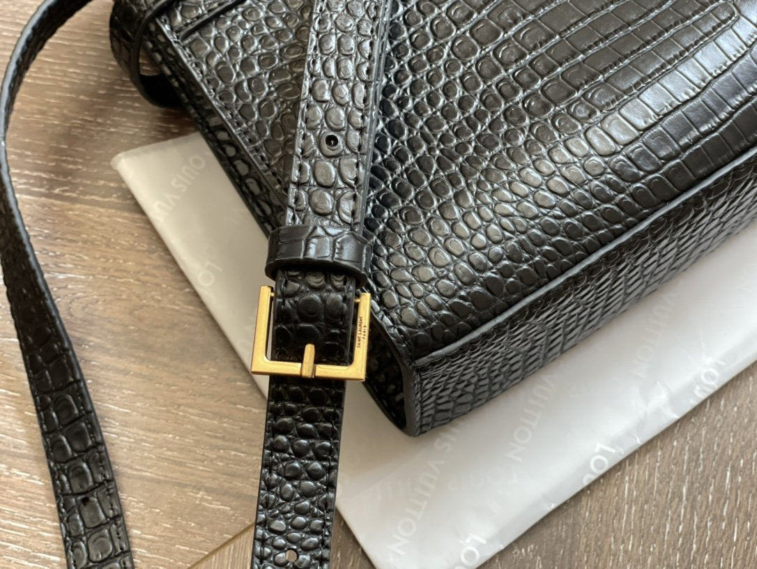 TO – Luxury Edition Bags SLY 2061:1High-quality replica