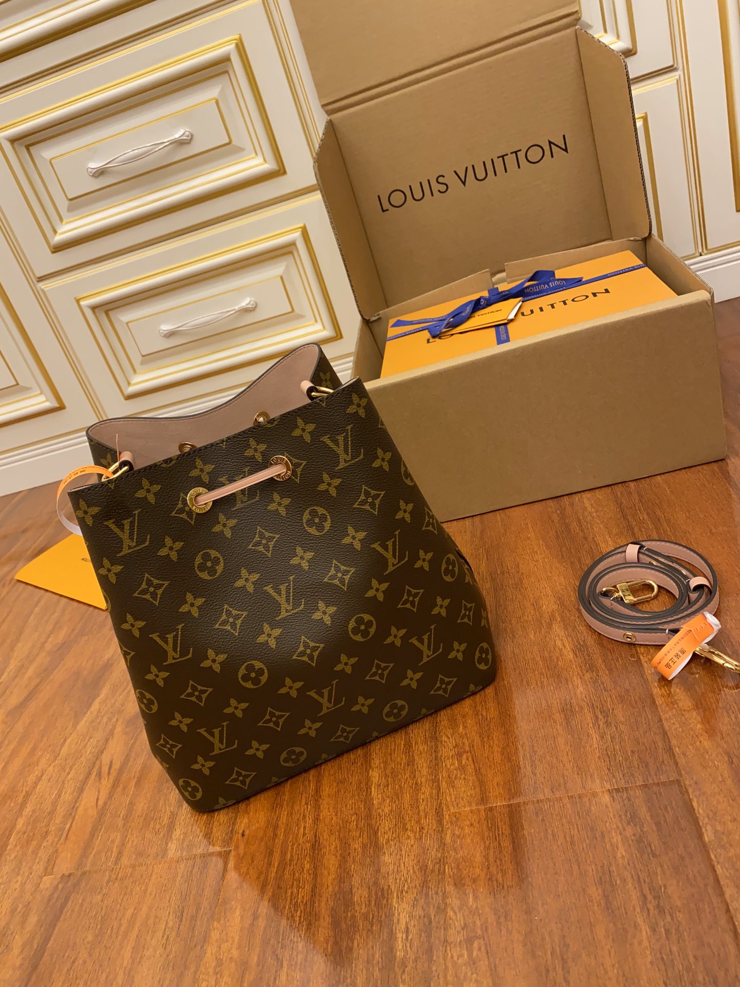 Louis Vuitton NeoNoe MM M440221:1High-quality replica