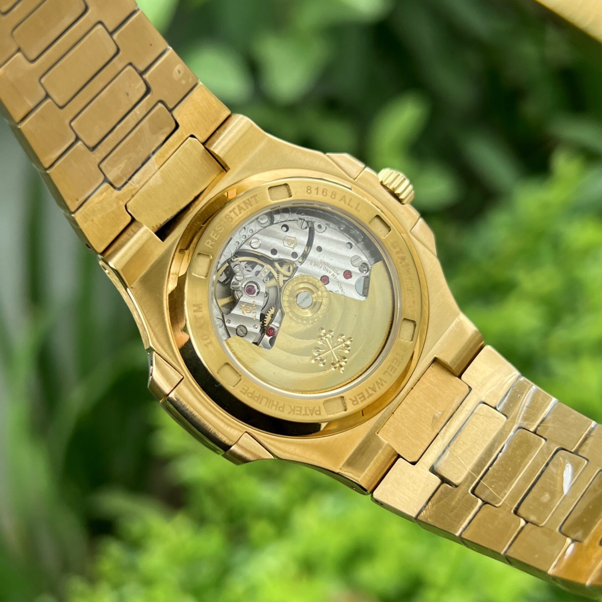 Patek Philippe Nautilus 5719 Replica 1:1 Watch With Full Stone Yellow Gold Plated 3K 40mm - Top club