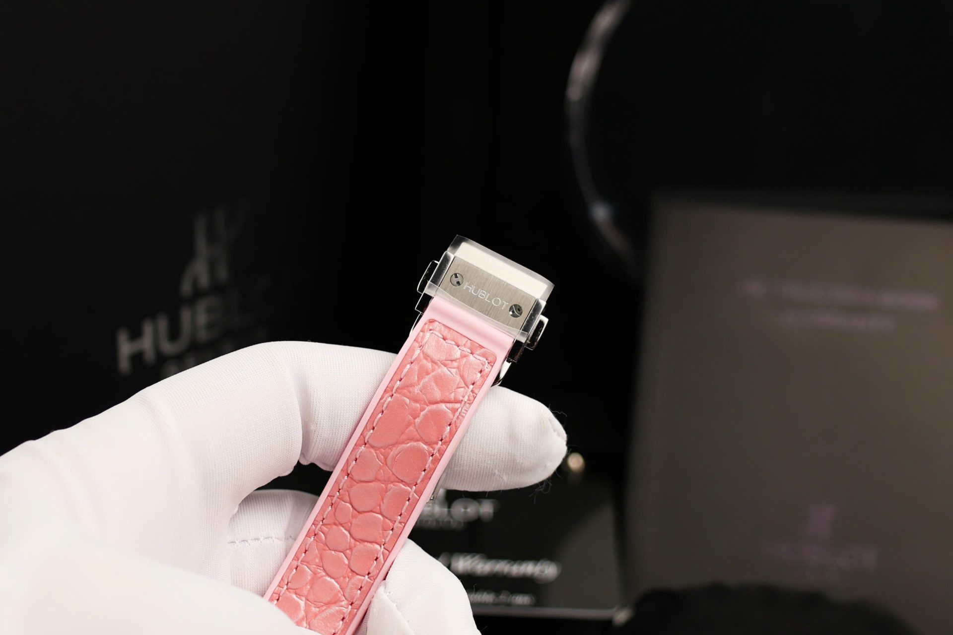 Hublot Classic Fusion Replica Watches Dial Mother Of Pearl Pink + Moissanite Diamonds 33mm - Top club