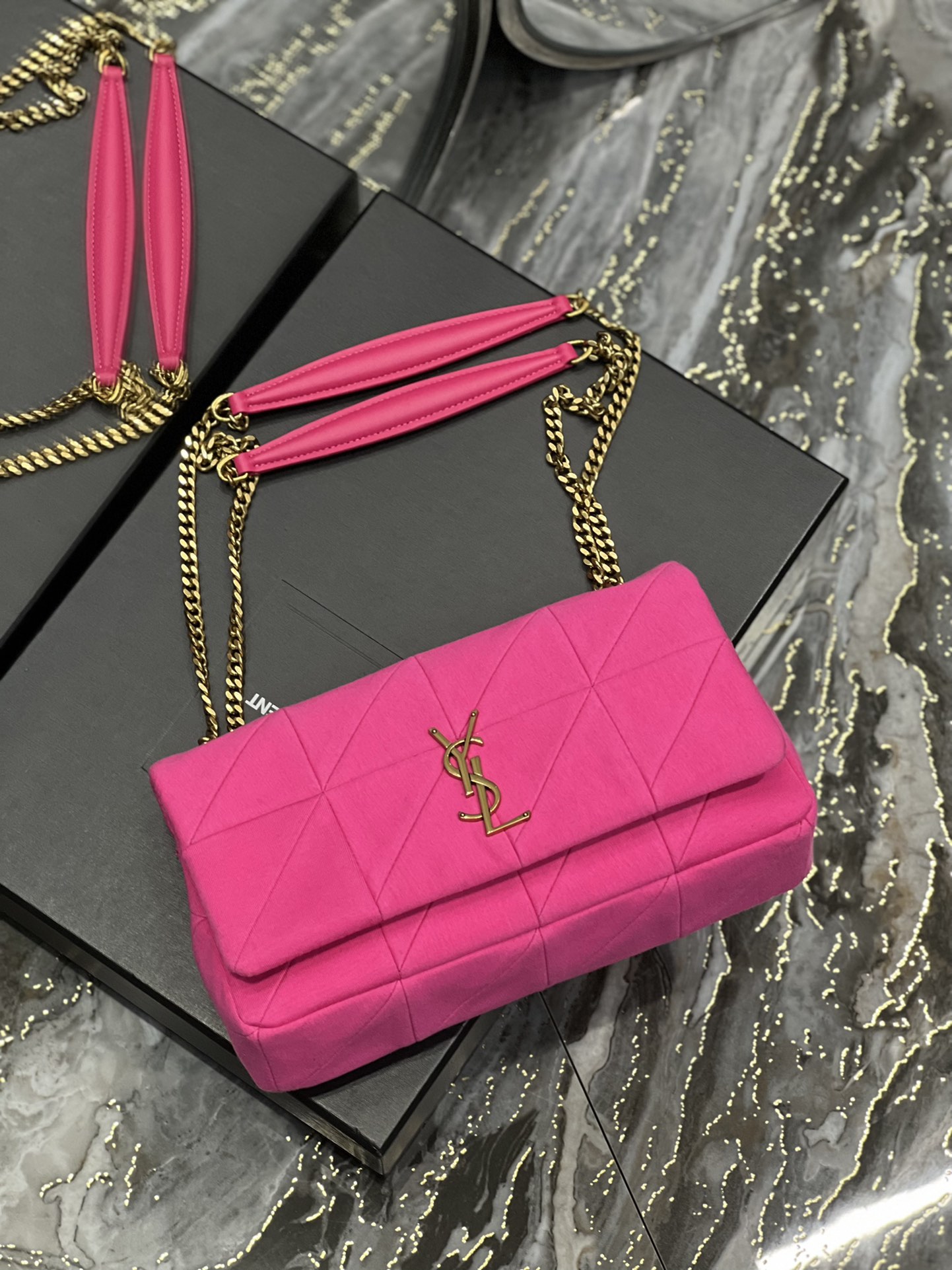 JAMIE MEDIUM CHAIN BAG “CARRÉ RIVE GAUCHE” IN LAMBSKIN AND SUEDE1:1High-quality replica