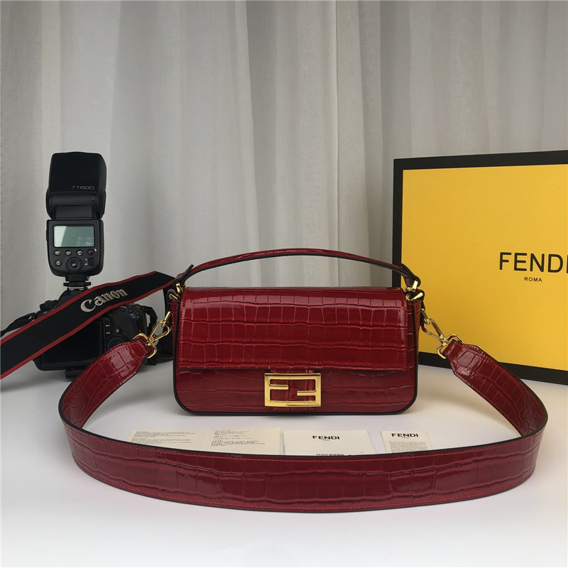 fendi crocodile baguette red - Replicaclubs