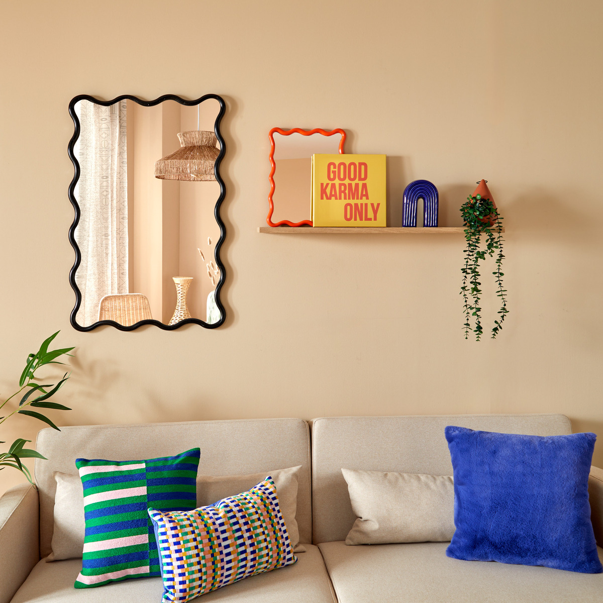 Wave mirror "Judy" Black, 89x59 cm