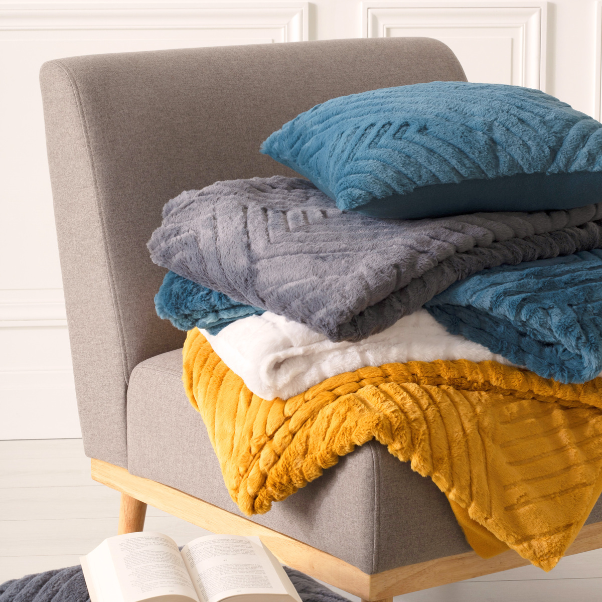 Faux Fur plaid "3D Geo" Duck blue, 120x160 cm