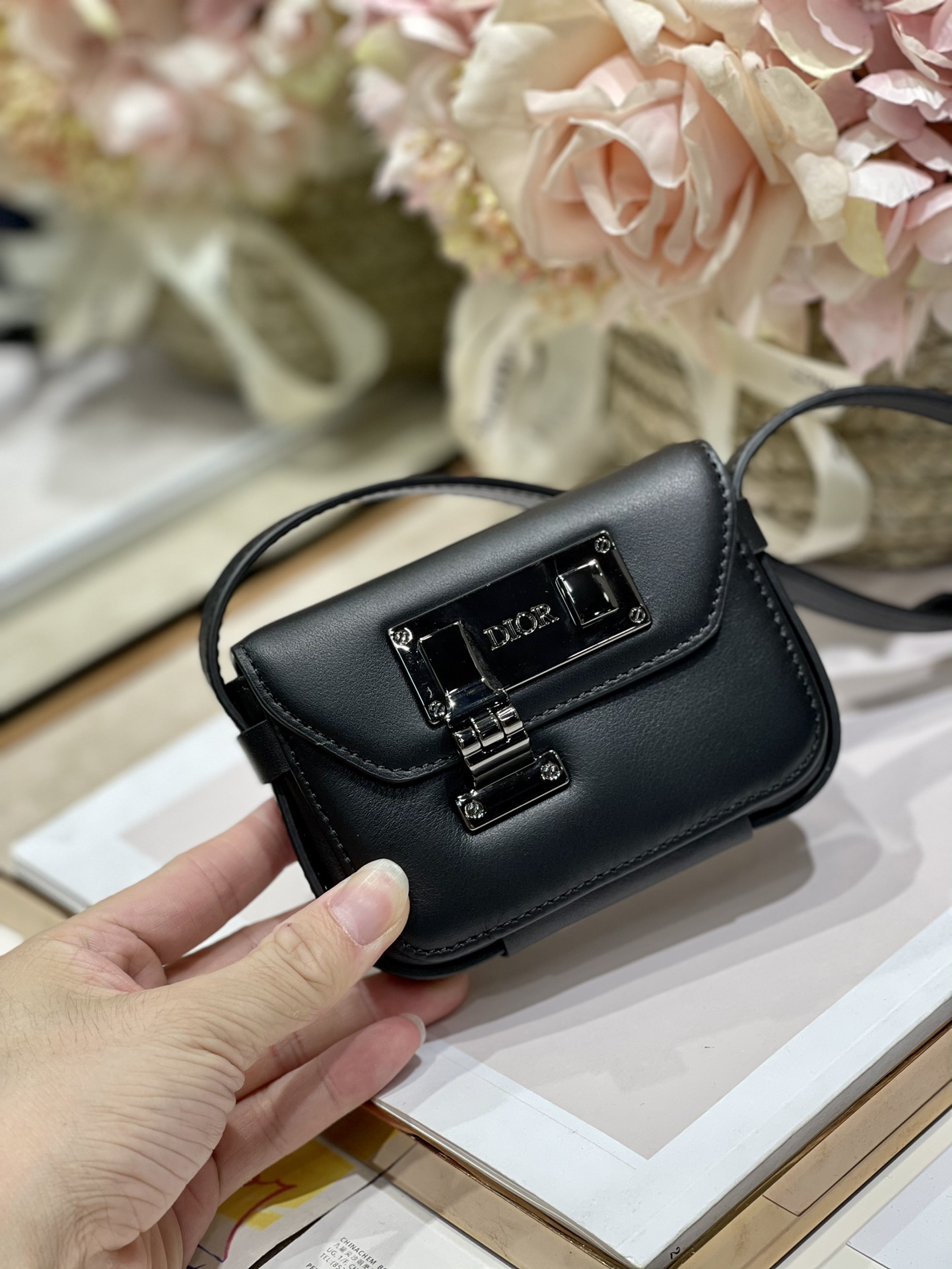 Lock Messenger Pouch Black/Beige For Women 4.5in/11cm1:1High-quality replica