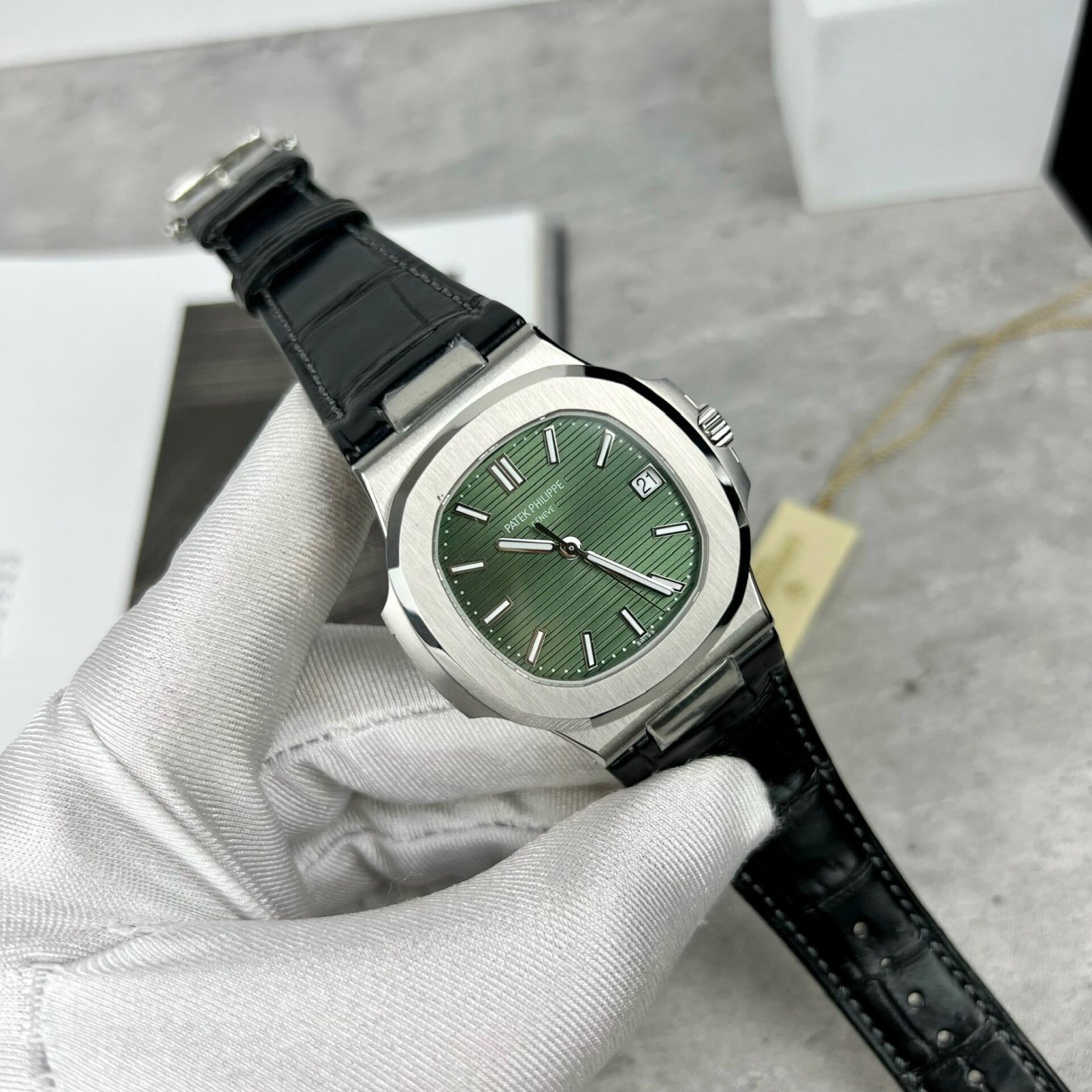 Patek Philippe Nautilus 5711 Replica Watch Leather Strap Green Dial 40mm - Top club