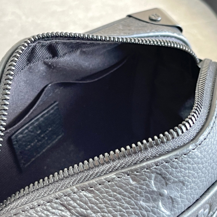 Trunk1:1High-quality replica