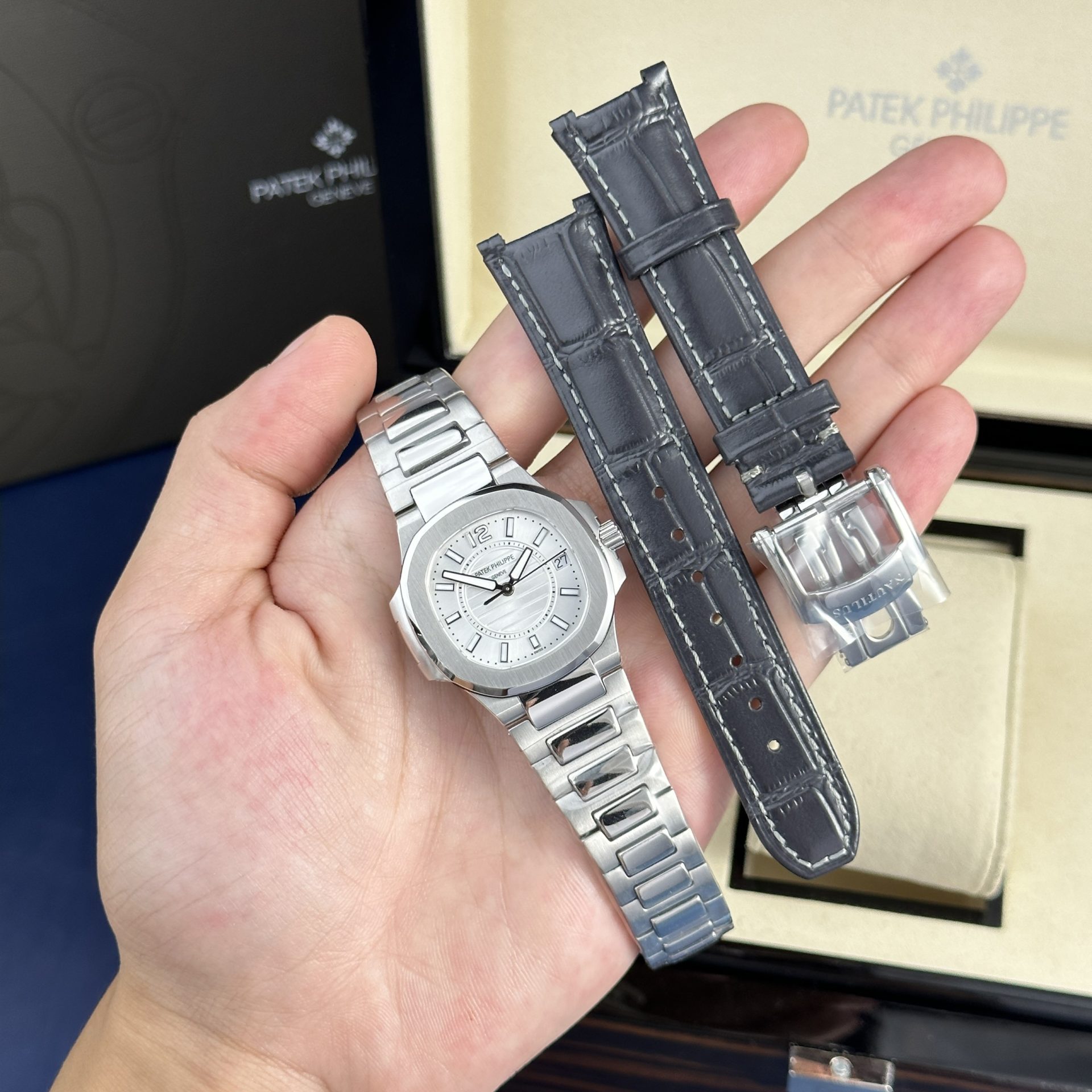 Patek Philippe Replica Watch Nautilus 7010 White Dial Metal Wire 32mm - Top club
