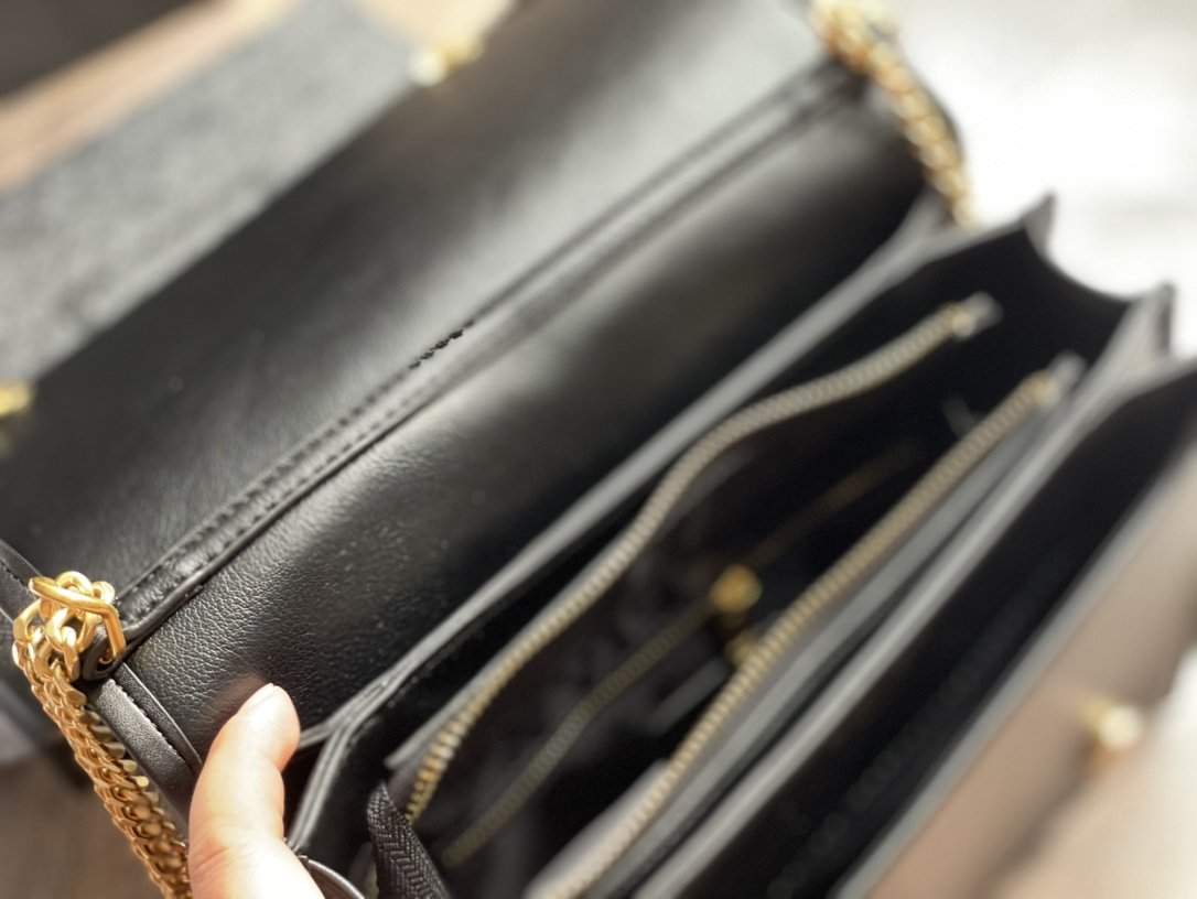 TO – Luxury Edition Bags SLY 1711:1High-quality replica