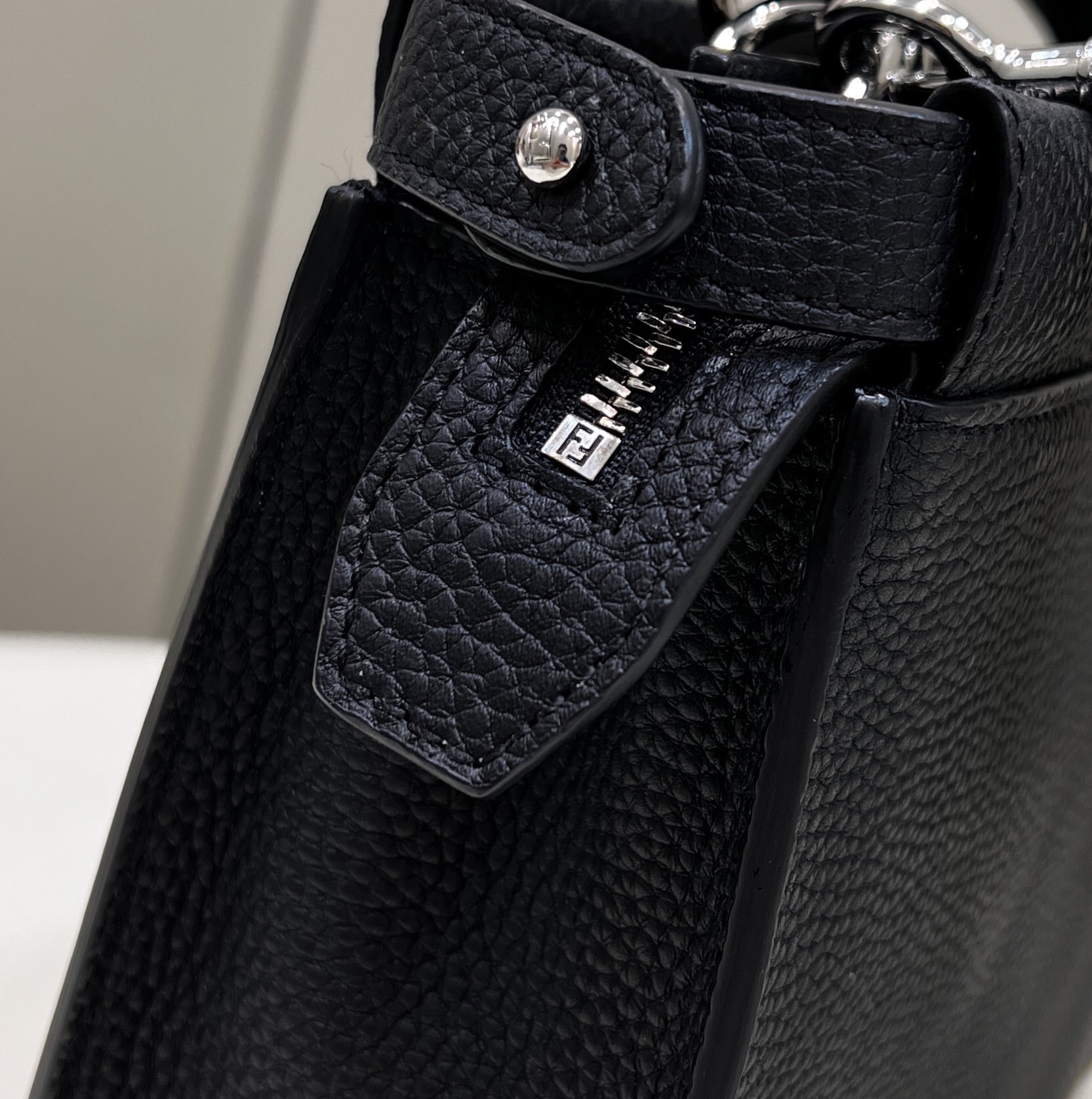 Fendi O'Lock Zipper - Replicaclubs