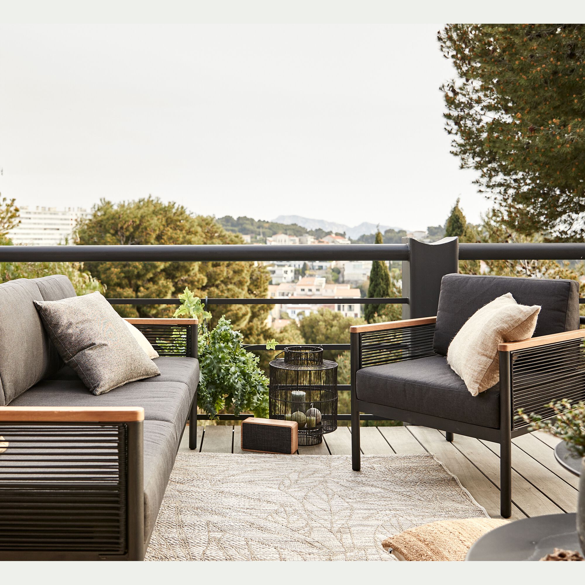 IZALIE - Fauteuil de jardin en aluminium et corde - noir