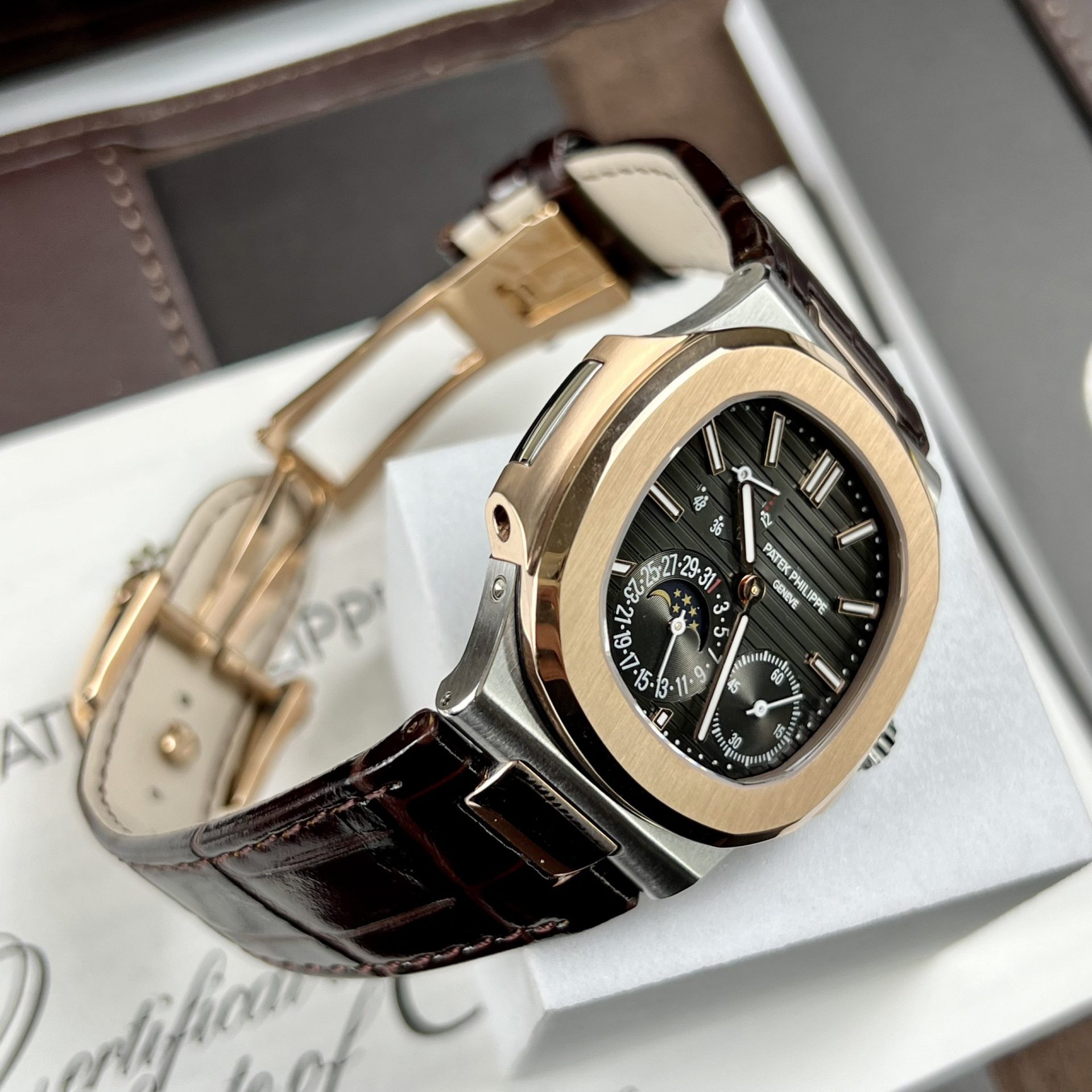 Patek Philippe Replica Watch Nautilus 5712 Demi Rose Gold GR Factory 40mm - Top club