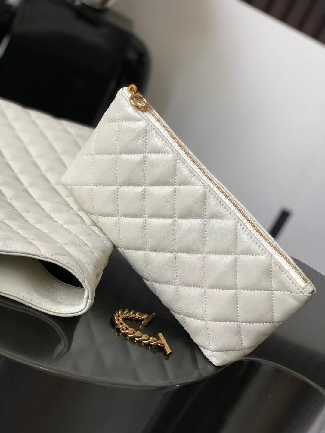 ICARE MAXI SHOPPING BAG IN QUILTED LAMBSKIN – White1:1High-quality replica