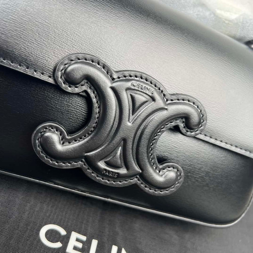 CELINE TRIOMPHE shiny cow leather chain shoulder bag black