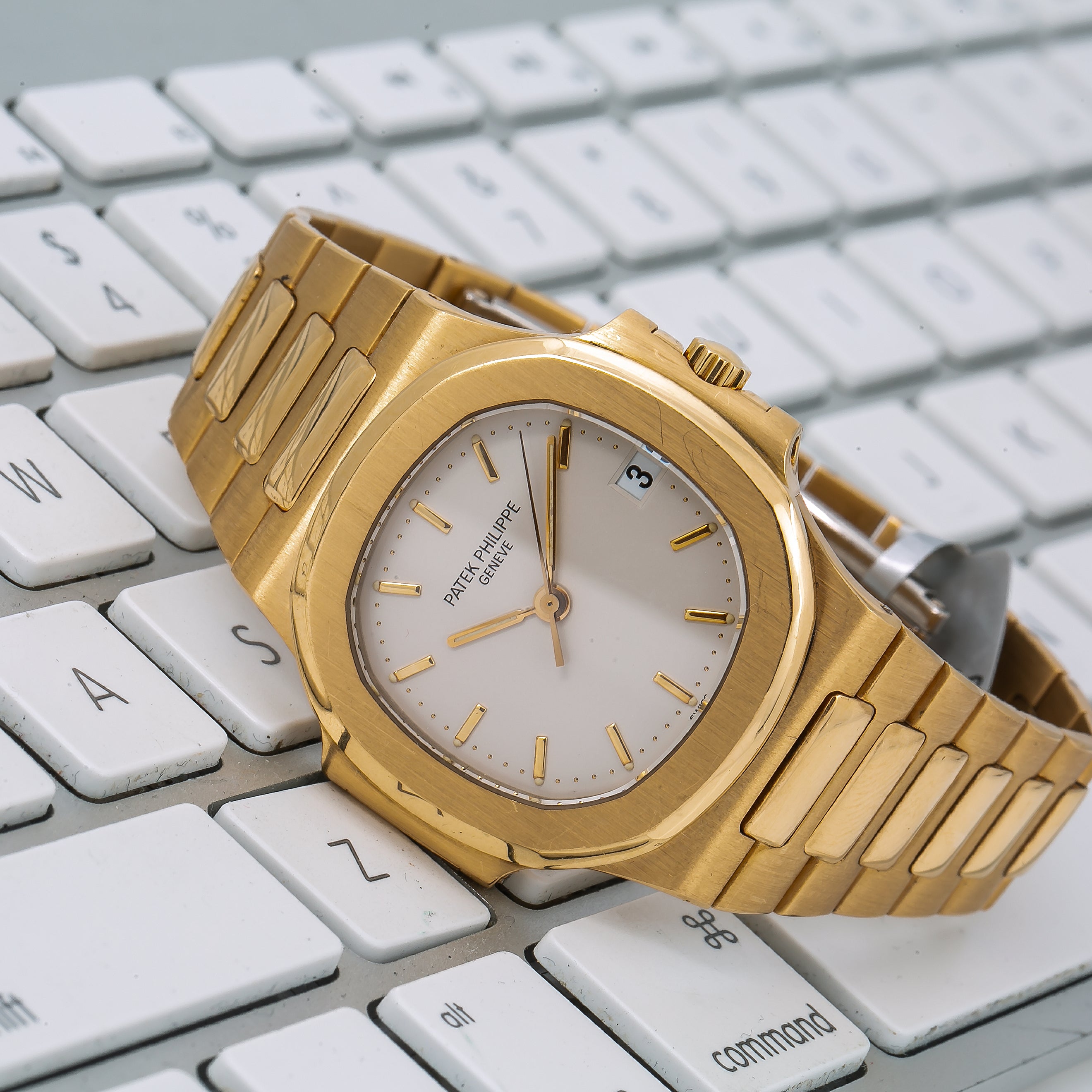 Patek Philippe Nautilus 3800 38MM White Dial With 18K Yellow Gold Bracelet(1:1 replica) - Elite Watch Atelier