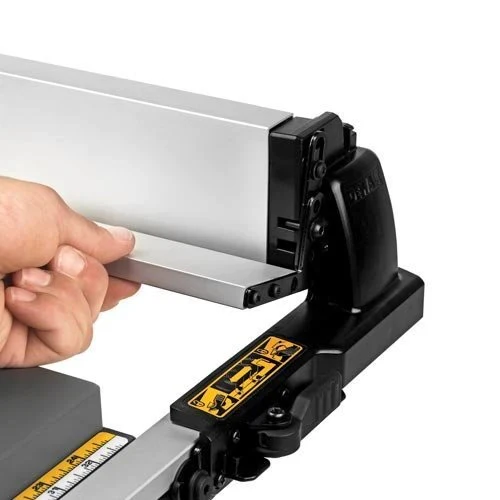 DEWALT 10 Inch Table Saw, 32-1/2 Inch Rip Capacity, 15 Amp Motor, With Rolling - Image 6