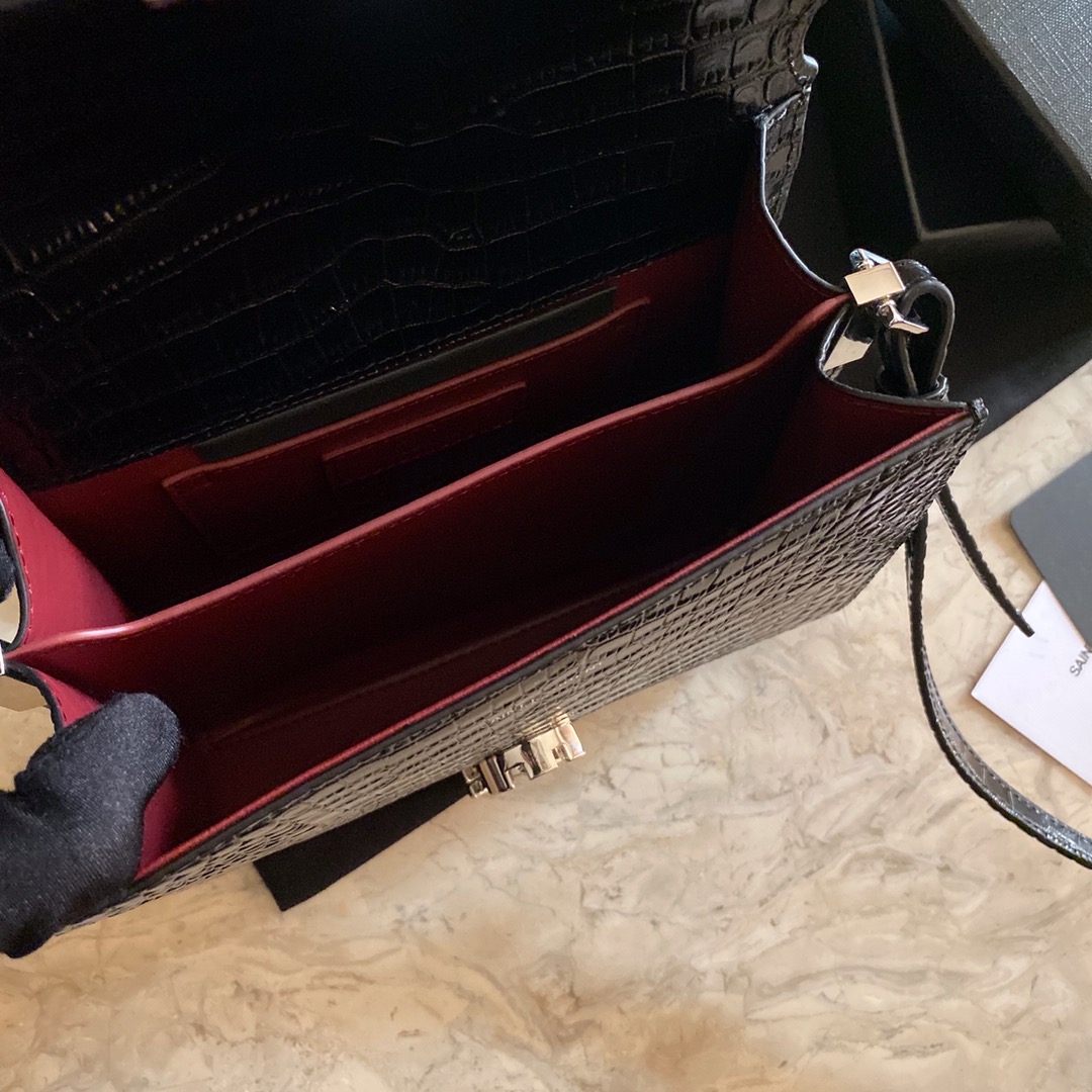 CASSANDRA MONOGRAM CLASP BAG IN MATTE PYTHON1:1High-quality replica