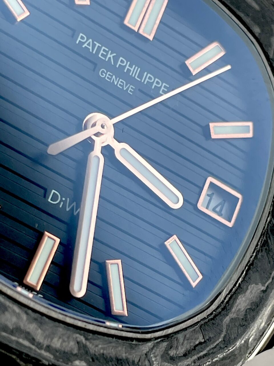 Replica PATEK PHILIPPE Nautilus 5711 DIW Carbon DIWF 1:1 Best Edition Black Textured Dial on Carbon/RG Bracelet 324CS - Top club