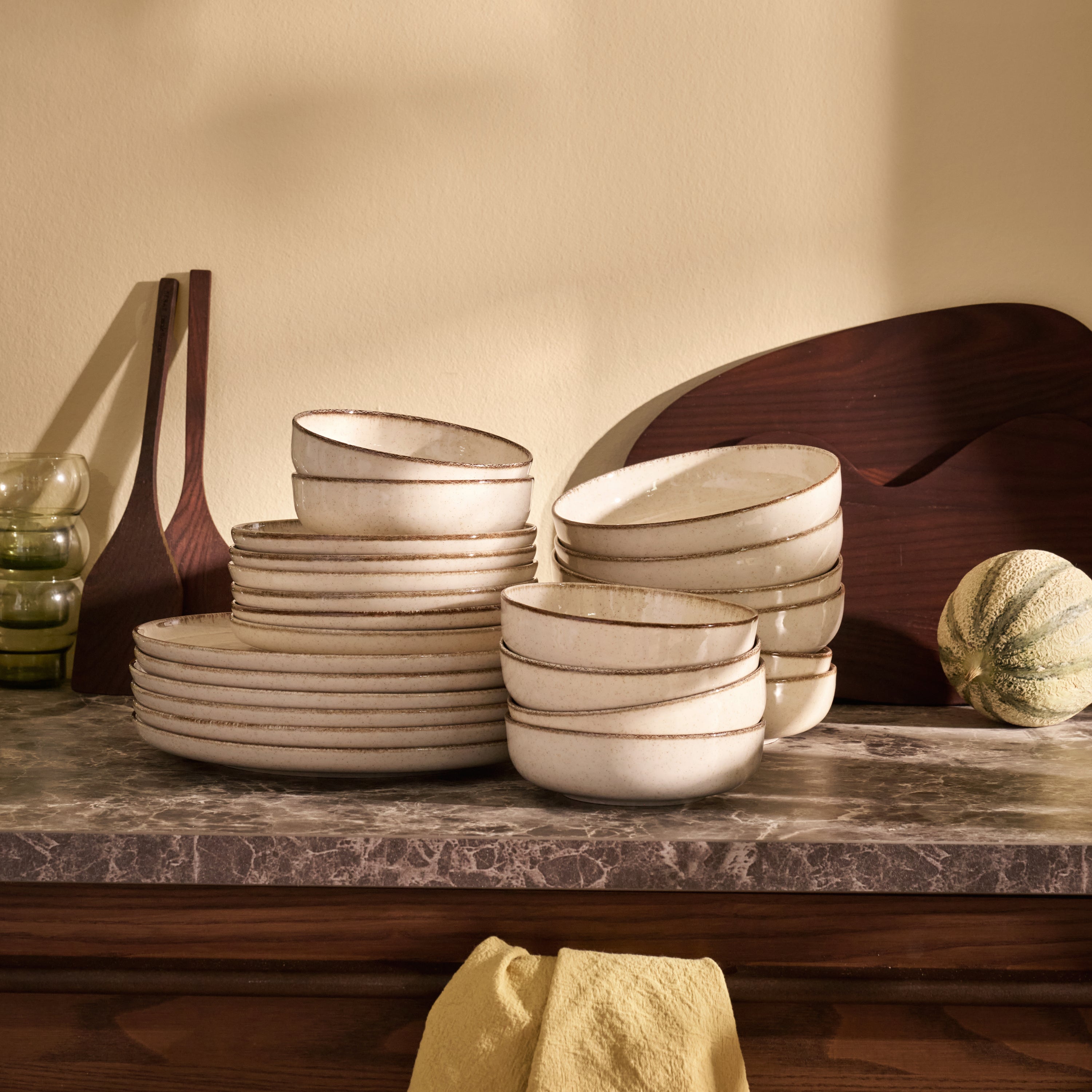 Blokker Loods Serviesset 24-delig - Glans Beige