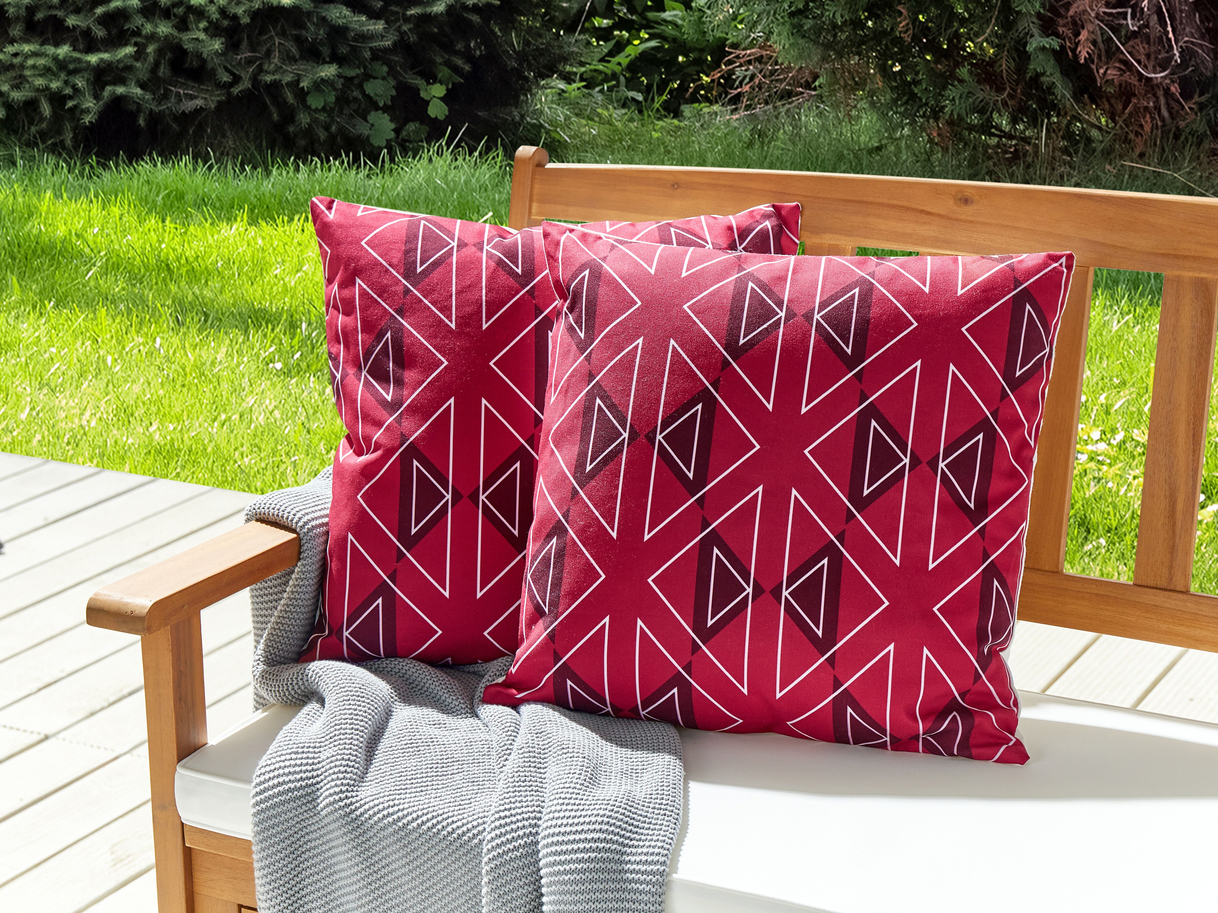 Set of 2 Outdoor Cushions MEZZANO Geometric Pattern 45 x 45 cm Pink