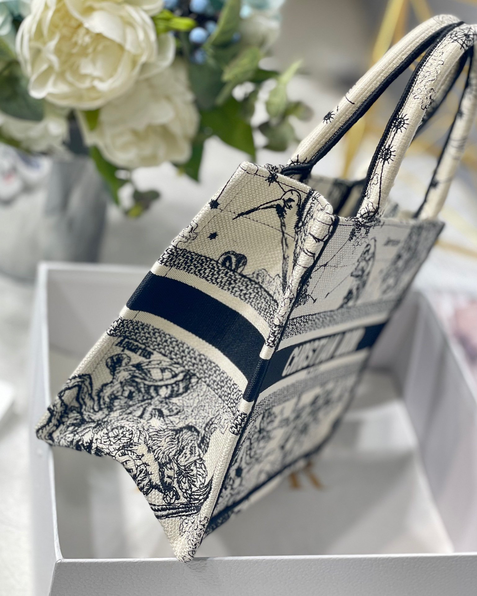 Christian Dior Small Dior Book Tote White, For Women, Women’s Handbags 26.5cm/10.5in CD M1265ZRHZ_M9411:1High-quality replica