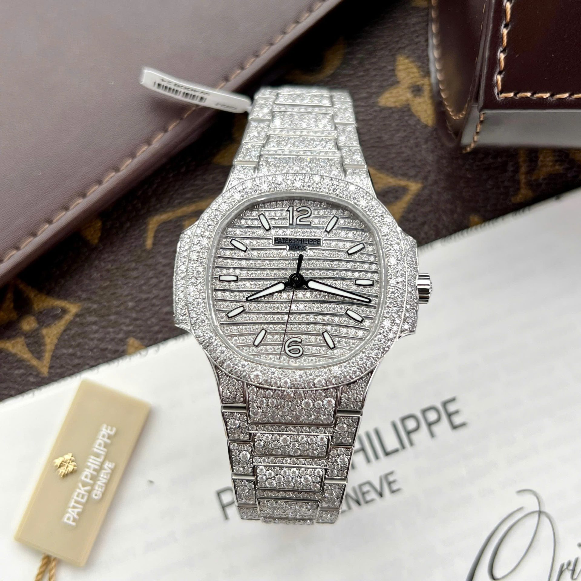Patek Philippe Nautilus 7118 Best Copies Watch Diamonds Moissanite Hong Kong 35.2mm - Elite Watch Atelier