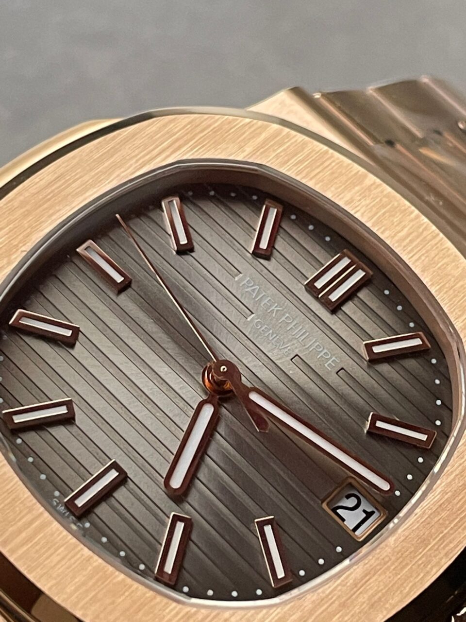 Replica PATEK PHILIPPE Nautilus 5711 3KF 1:1 Best Edition Grey Dial on YG Bracelet A324 V2 - Elite Watch Atelier