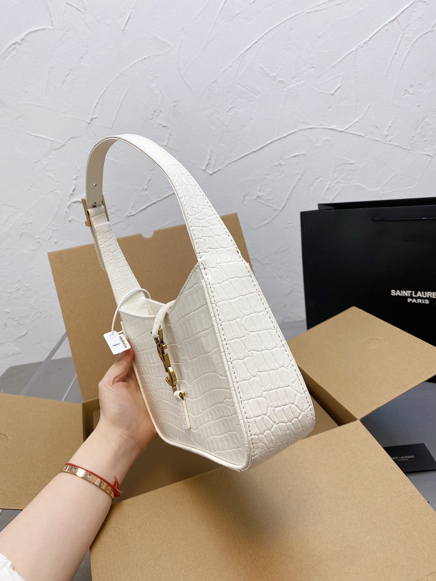 TO – Luxury Edition Bags SLY 2041:1High-quality replica