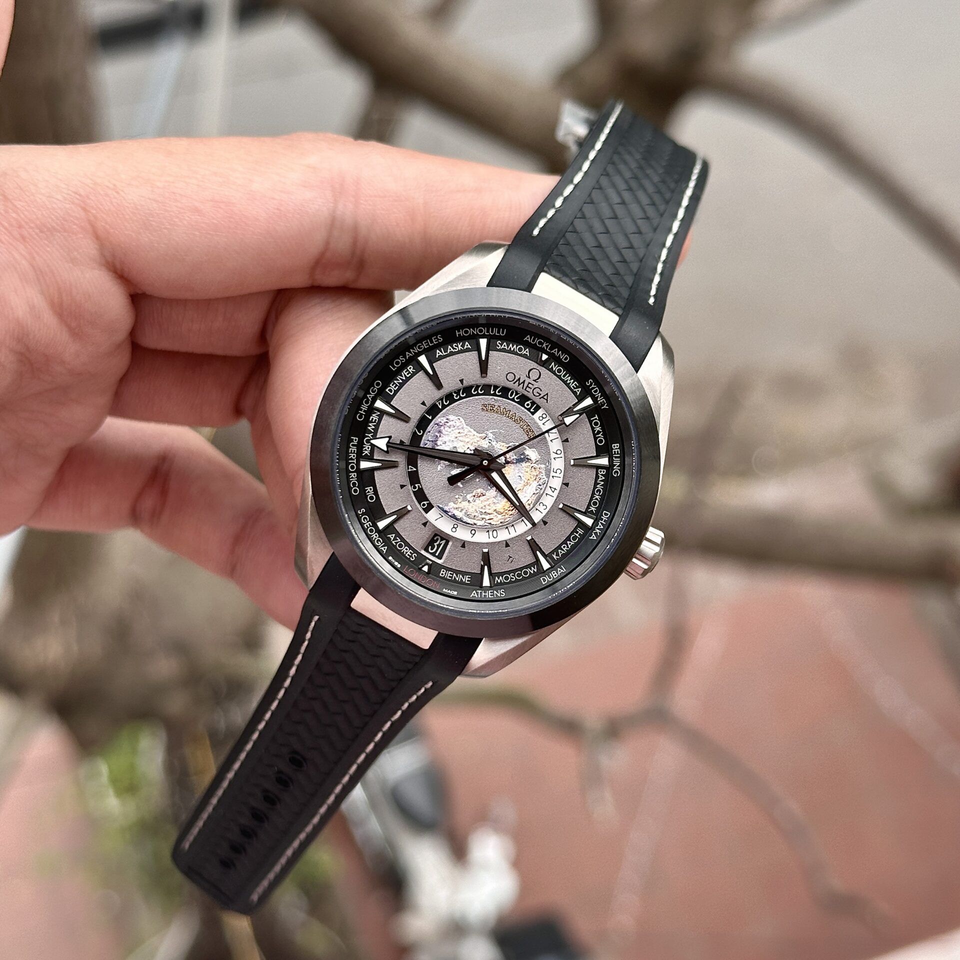 Omega Replica Watch Aqua Terra Worldtimer Gray Dial Rubber Strap VS Factory 43mm - Elite Watch Atelier
