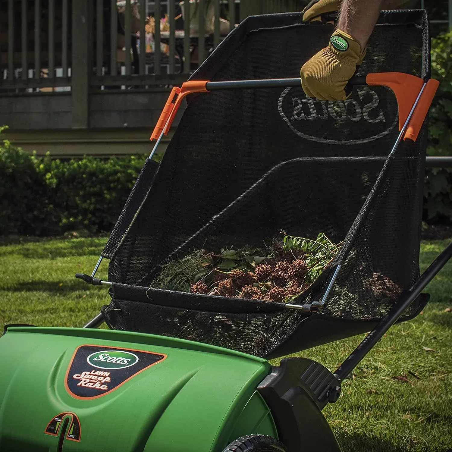 Scotts Push Lawn Sweeper, 26-Inch Sweeping Width, 3.6 Bushel Collection Bag - LSW70026S - Image 3 Scotts Push Lawn Sweeper, 26-Inch Sweeping Width, 3.6 Bushel Collection Bag - LSW70026S - Image 3
