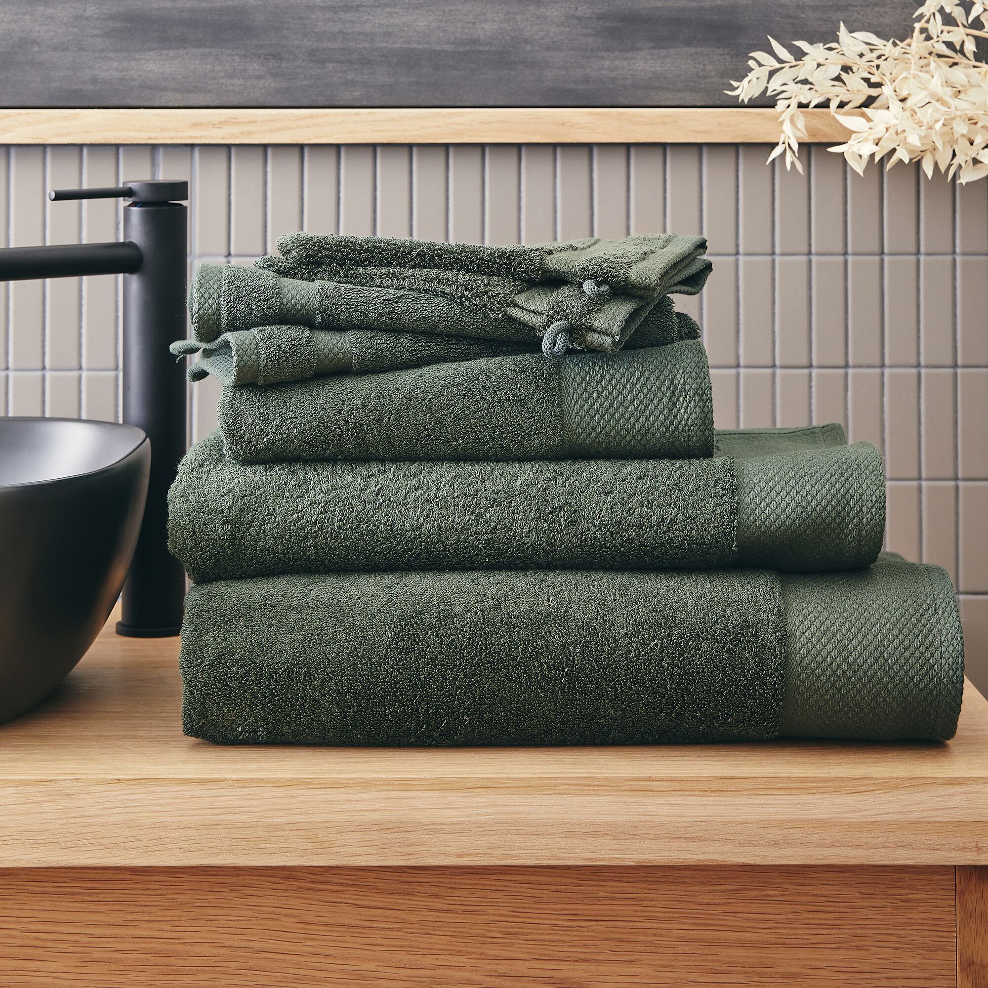 AZUR - Serviette de toilette en coton peigné - vert cèdre 50x100cm