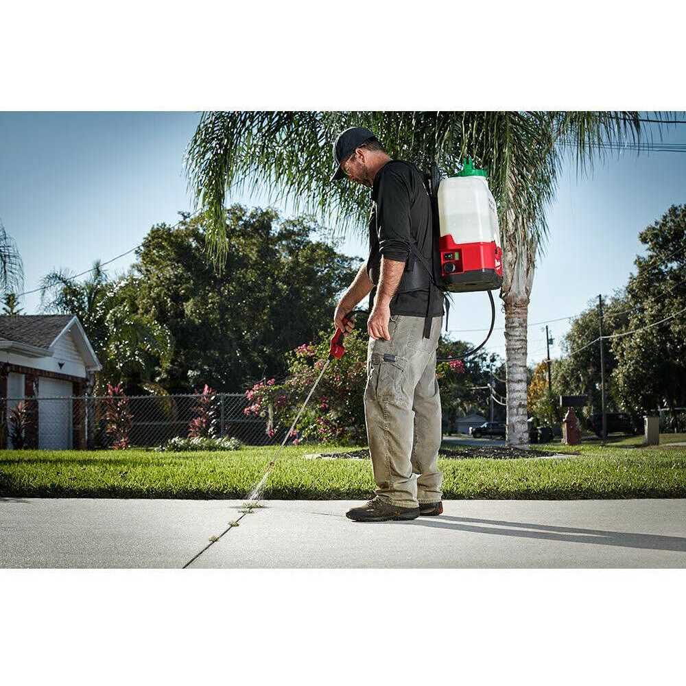 Milwaukee M18 Switch Tank 4 Gallon Backpack Sprayer - 2820-20PS - Image 4 Milwaukee M18 Switch Tank 4 Gallon Backpack Sprayer - 2820-20PS - Image 4