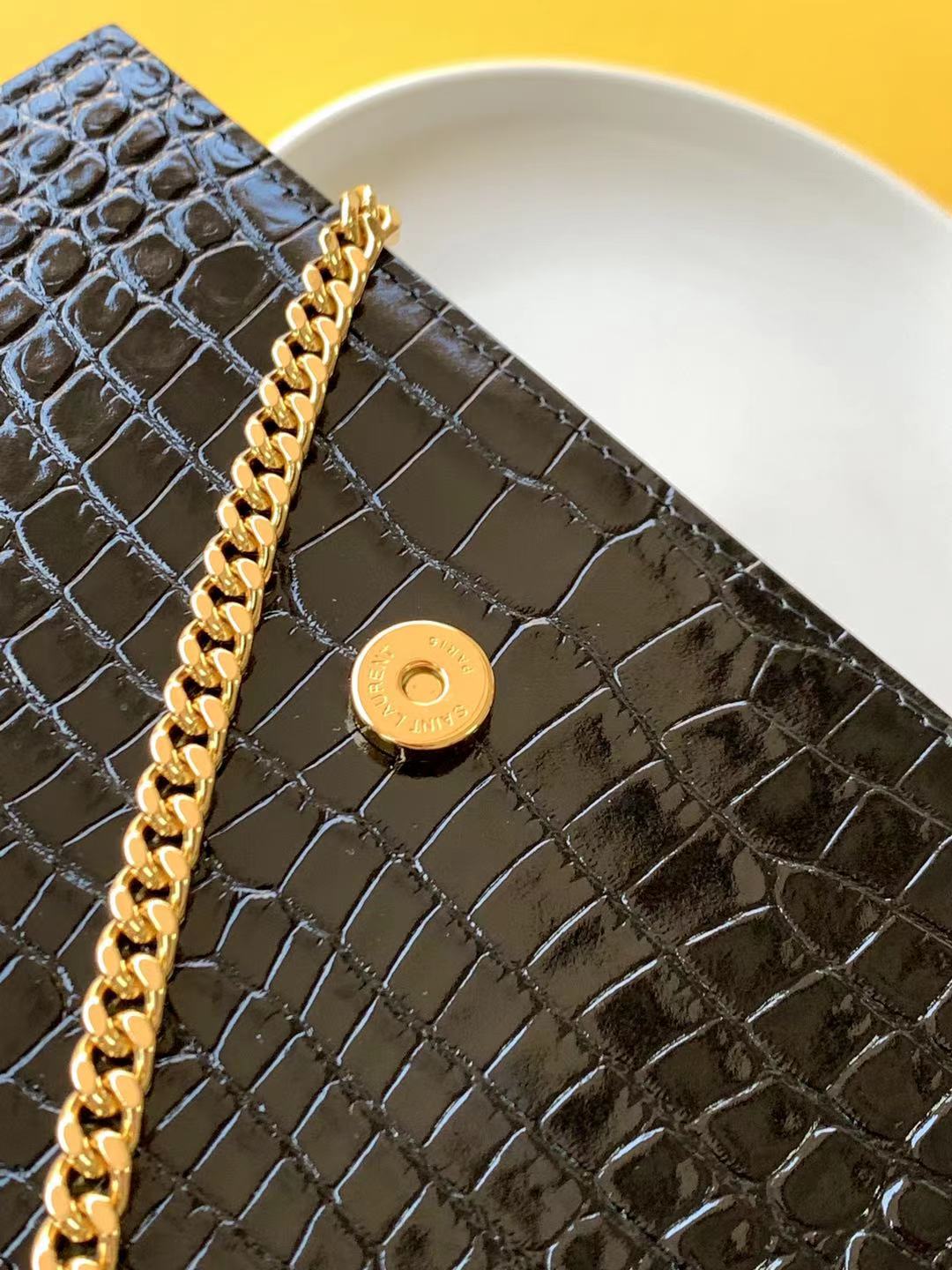 KATE CHAIN WALLET WITH TASSEL IN GRAIN DE POUDRE EMBOSSED LEATHER1:1High-quality replica